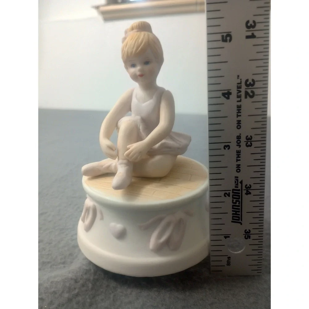 Willitts Spinning Music Box Porcelain Dance Ballerina Dance Song Vaughn Monroe